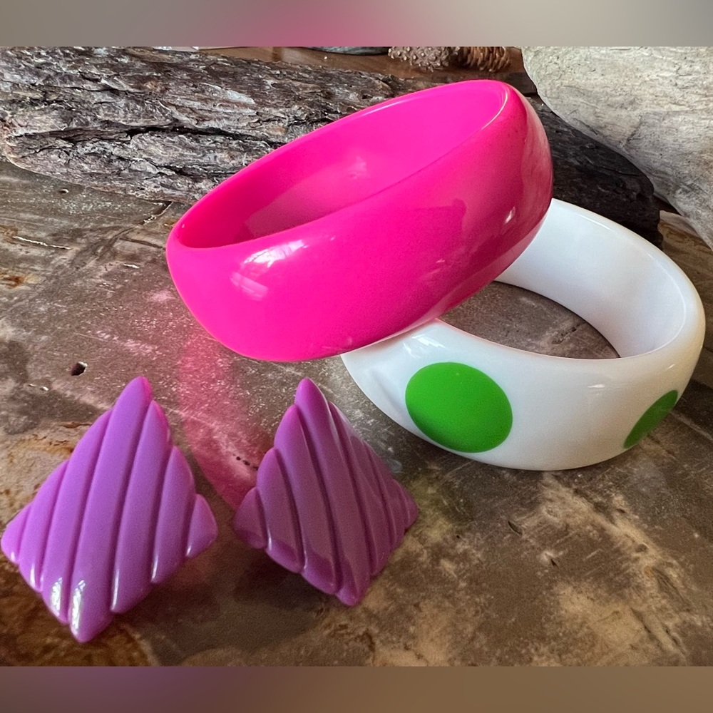 Retro Y2K Lucite? Thermoset? Neon Dotted Green & White Chunky Bangles & Earrings